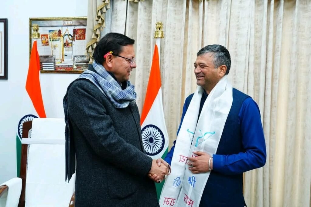 देहरादून के महापौर सौरभ थपलियाल ने मुख्यमंत्री धामी से की शिष्टाचार भेंट