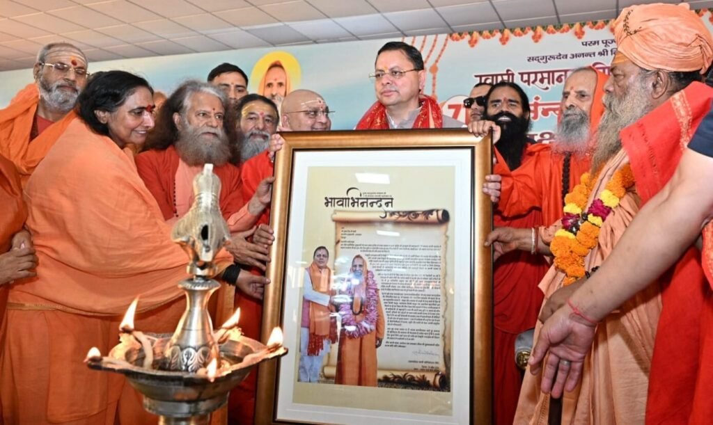 सीएम धामी ने नमामि गंगे के तहत बने अखंड परमधाम घाट का किया लोकार्पण