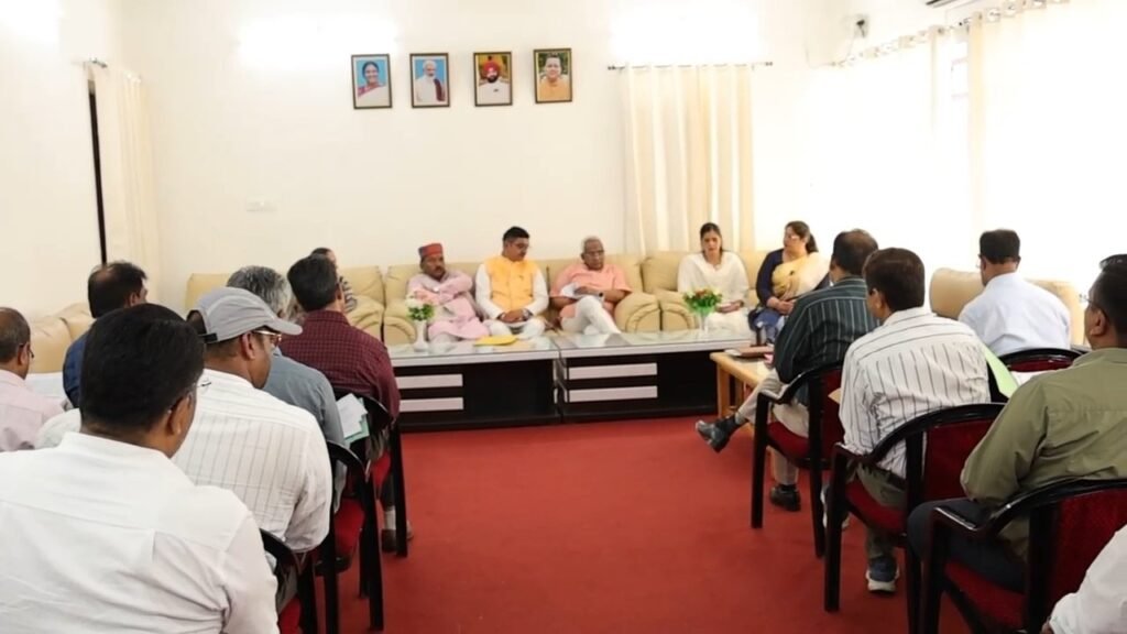 प्रभारी मंत्री ने की आपदा प्रबंधन कार्यों एवं नीलकंठ यात्रा व्यवस्थाओं की समीक्षा