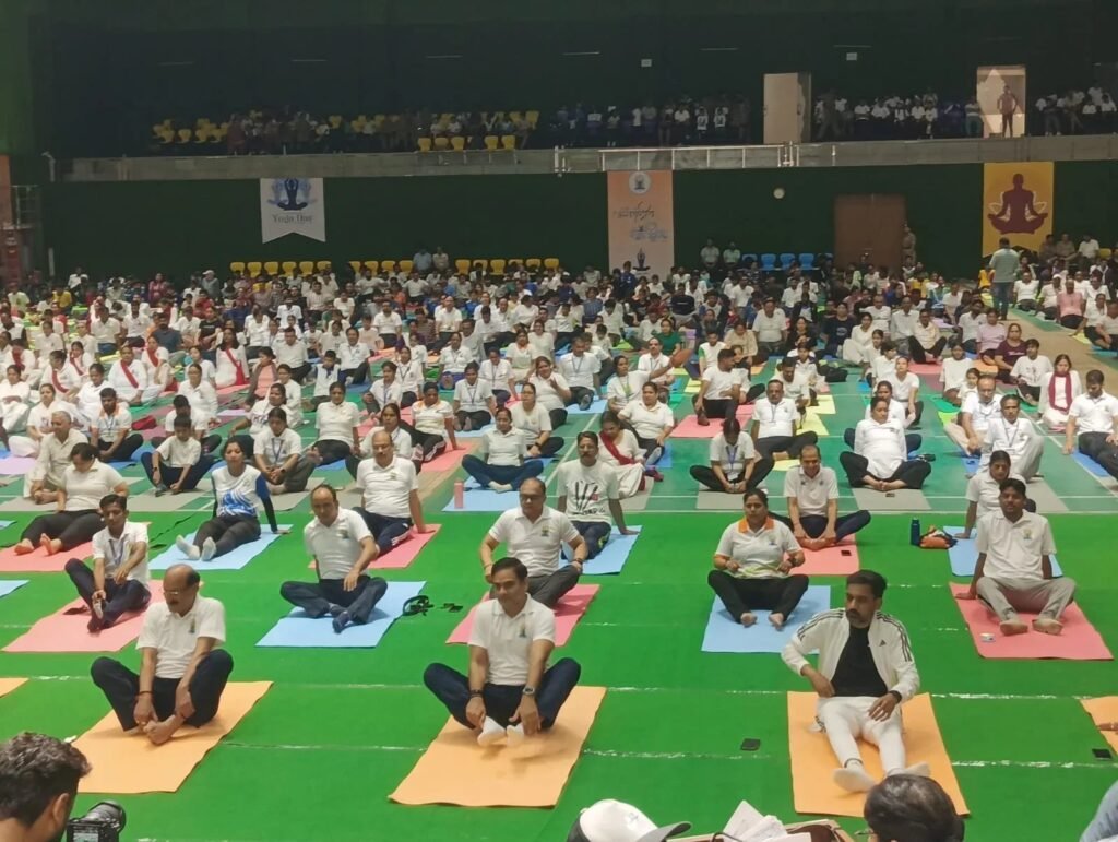 अन्तर्राष्ट्रीय योग दिवस : परेड ग्राउंड में योग से स्वास्थ्य का संदेश, किया गया सामूहिक योगाभ्यास