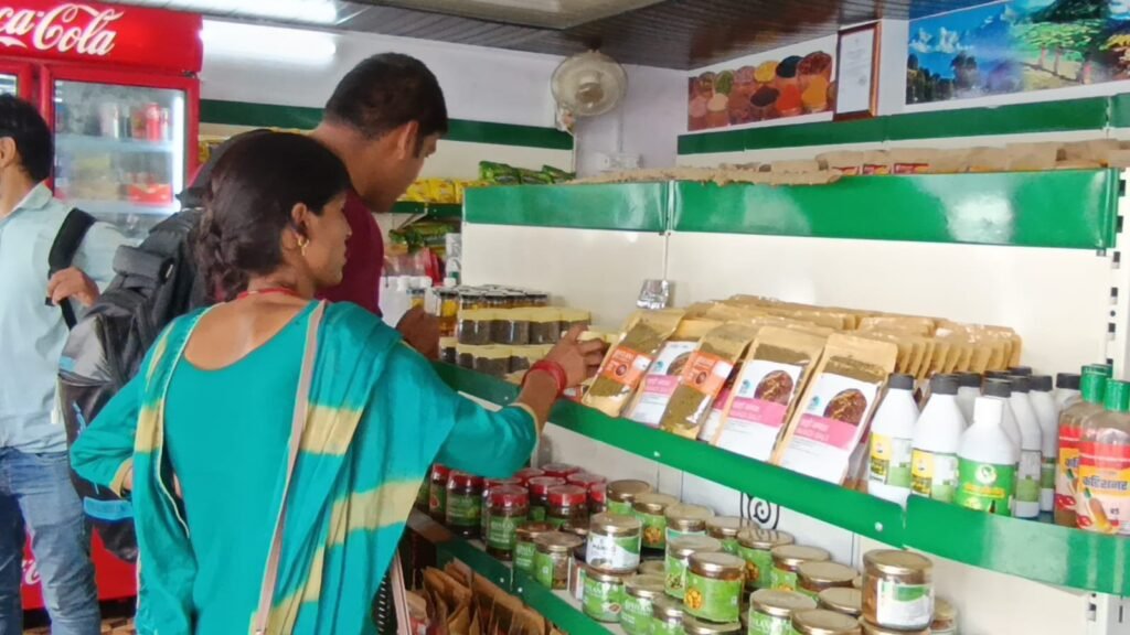 पेट्रोल पंपों पर बिकेगा उत्तराखण्ड का स्वाद, हिलान्स आउटलेट से ग्रामीण महिलाओं को मिलेगा बड़ा बाजार