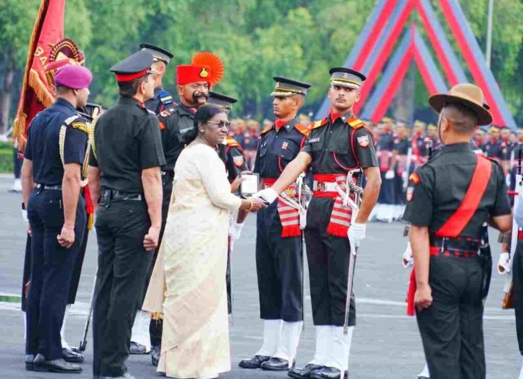 राष्ट्रपति द्रौपदी मुर्मू की उपस्थिति IMA पासिंग आउट परेड, भारतीय सेना को मिले 481अफसर, 09 महिला कैडेटों ने भी रचा इतिहास