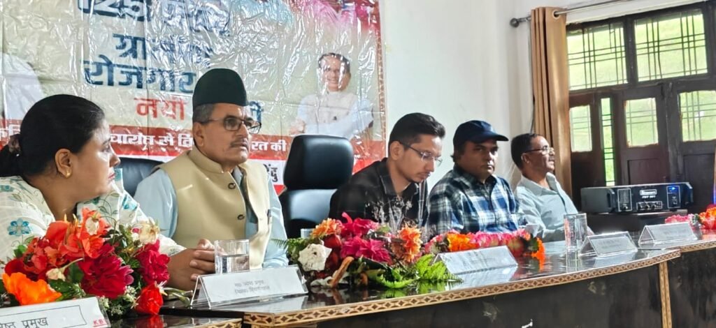 रिखणीखाल जनसेवा शिविर में उमड़ी भीड़, 315 ने लिया योजनाओं का लाभ