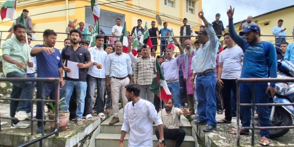 चमोली की स्वास्थ्य व्यवस्था सुधारो, वरना होगा आंदोलन – यूकेडी