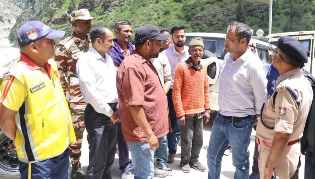 तमक नाले में डीएम का हवाई व स्थलीय निरीक्षण, विशेषज्ञ करेंगे फ्लैश फ्लड की जांच