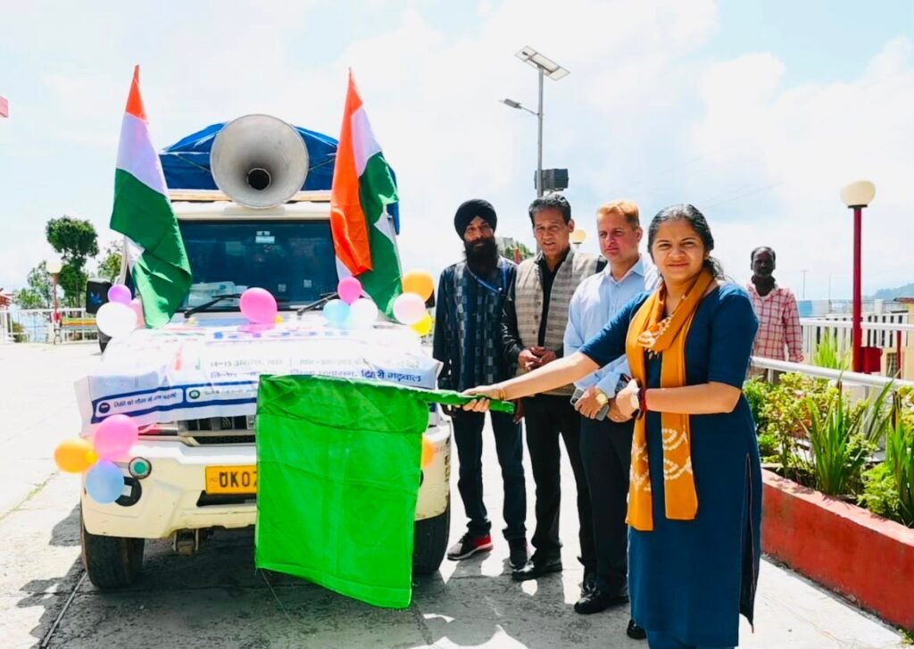 केंद्रीय संचार ब्यूरो देहरादून की हर घर तिरंगा विषय पर 14 अगस्त से चित्र प्रदर्शनी, डीएम नितिका खंडेलवाल ने सीबीसी के प्रचार वाहन को रवाना दिखाई हरी झंडी